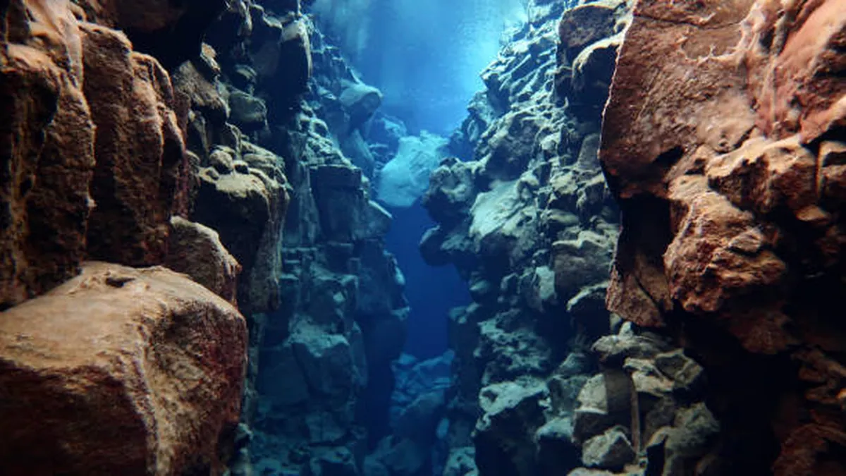Snorkeling Iceland: Silfra Fissure Tours, Tips & Pricing